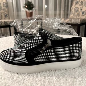 Black, sparkle slide ons. Size 8